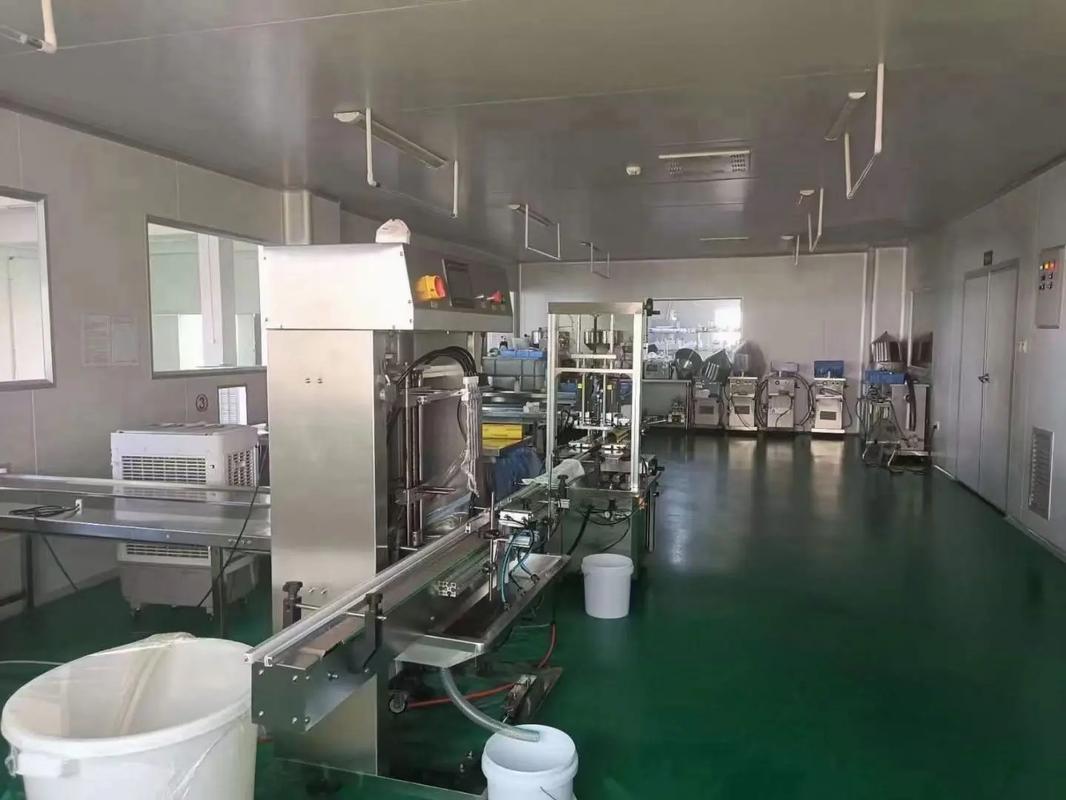 江高鎮(zhèn)化妝品護(hù)膚工廠機(jī)器誠心轉(zhuǎn)讓，廢鐵價(jià)處理